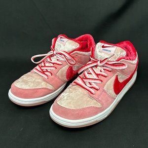Nike Strange Love - Size Men’s US 11 - CT2552-800